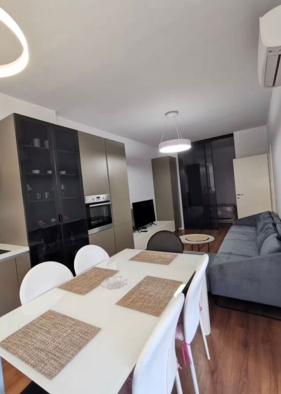 Shitet Apartament 2+1 me Ballkon pranë Marina Bay, Vlorë  165.000 Euro