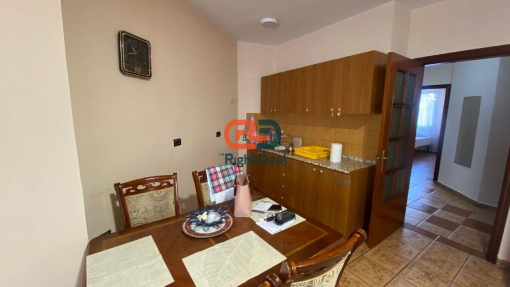 In Via Elbasani, Vicino alla Scuola di Balletto, Appartamento 1+1 in Affitto, Completamente Arredato!!!