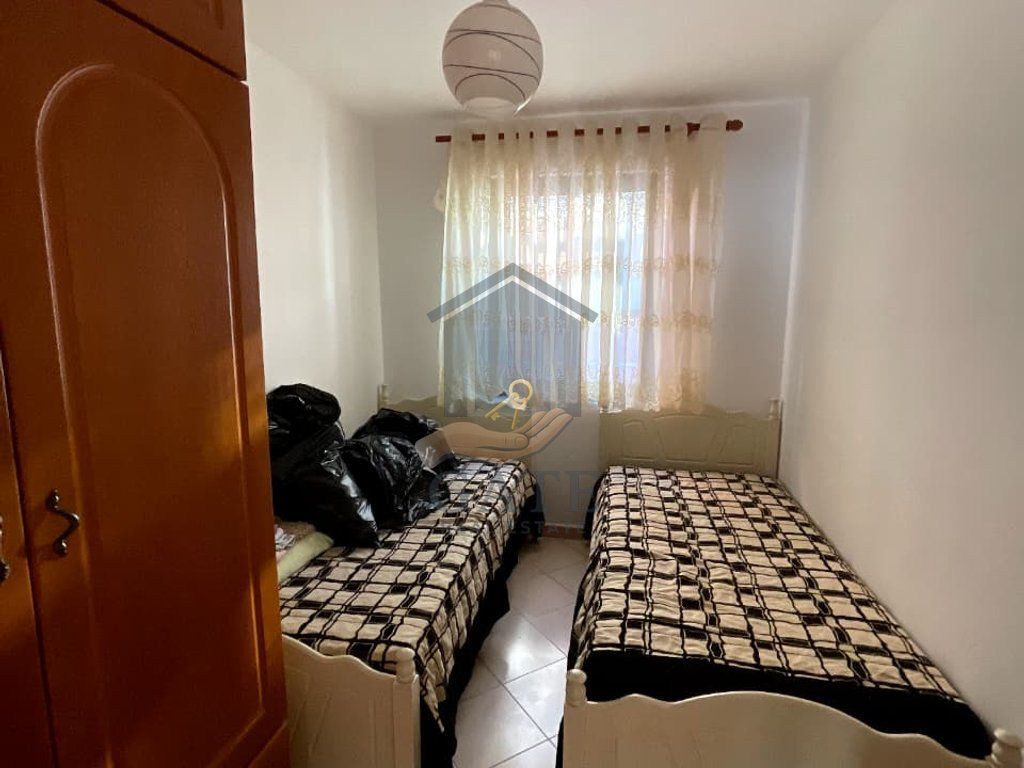 Qira, Kati i 2 i nje Shtepie Private, Pranë Muzeumit, Durrës.