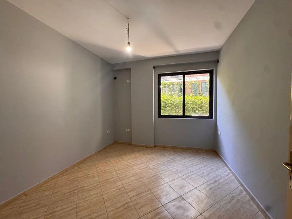 Ufficio in Affitto 2+1 presso Kodra e Diellit (ID BZ2956) Tirana