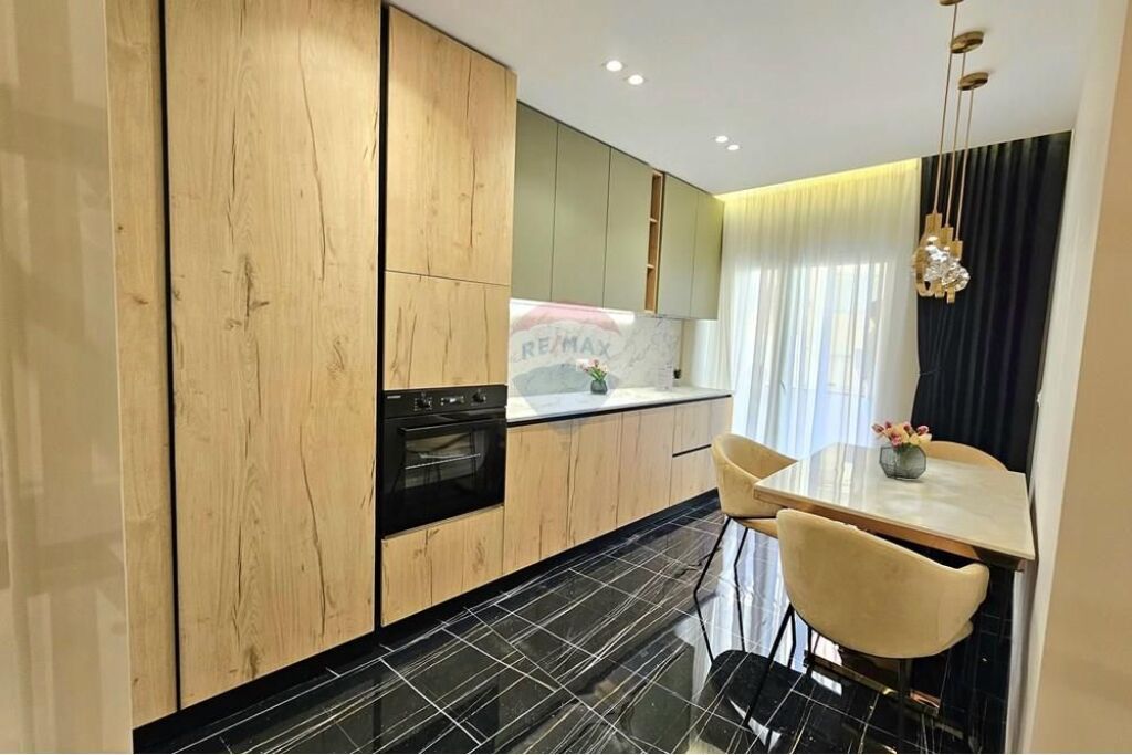 Super apartament 2+1 luksoz per pershitje  Stadiumi Dinamo!