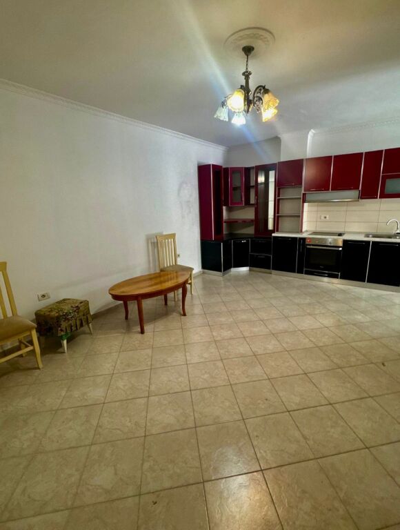 Shitet Apartament 2+1 në Astir, te Dy Palmat
