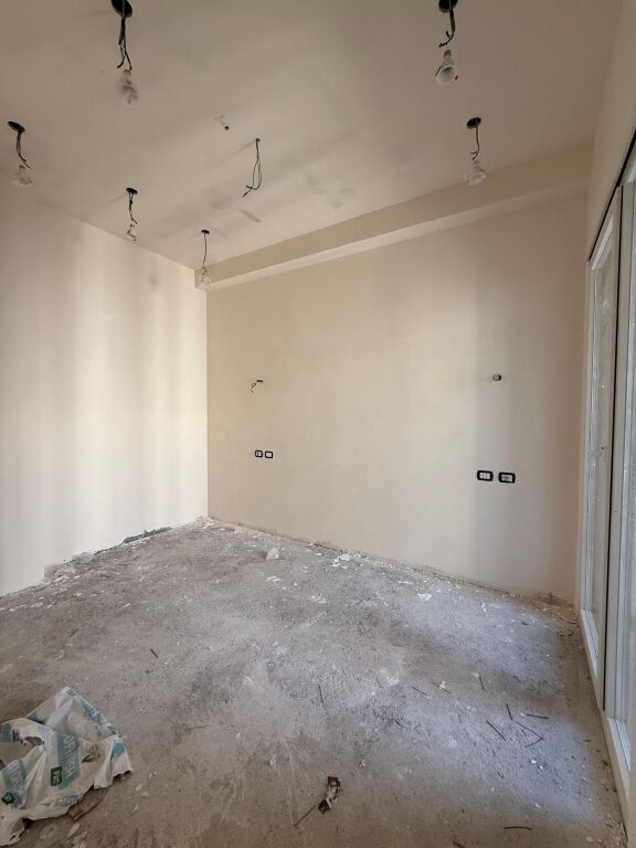 🏘️Shitet Apartament 1+1 📍Rezidenca Henke, perballe Spitalit Amerikan 3🏢Kati i 7 banim 💶Çmimi: 105.000€