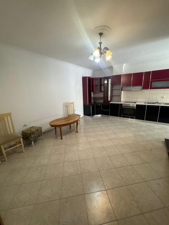 Shitet apartament 2+1 në Astir, te Dy Palmat