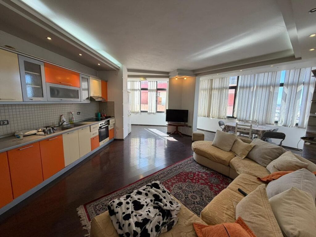 Apartament per Shitje 2+1 tek Komuna e Parisit (ID B120862) Tirane