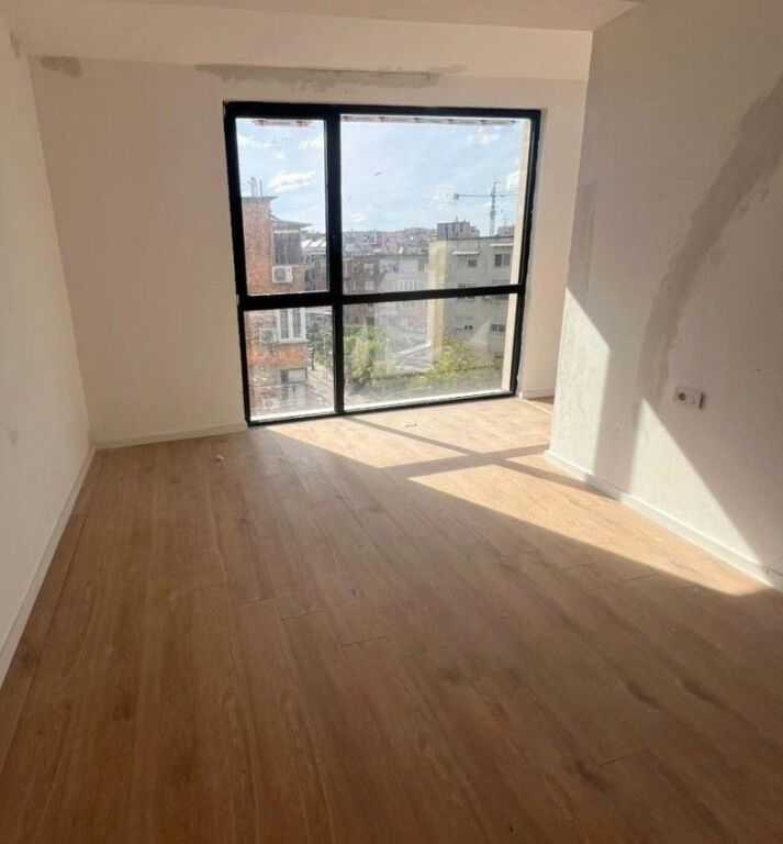 🏢 Locale Commerciale per Ufficio in Affitto 3+1 al Golden Tower – Mine Peza