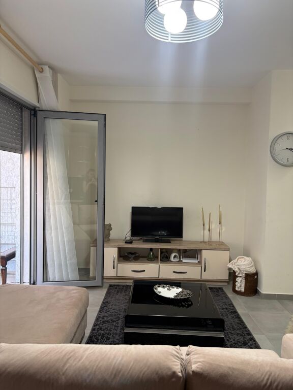 Appartamento 1+1 in affitto vicino alla Scuola “2 Gjelat” – Durrës