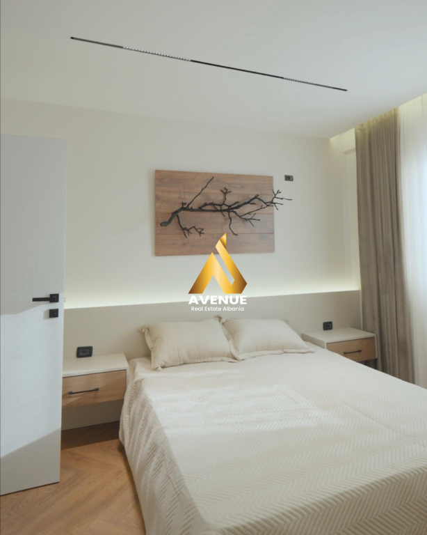 Shitet Apartament 2+1 + Garderobë (Tualet i Dytë) Pranë Pallatit me Shigjeta Tiranë