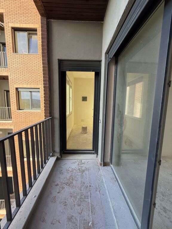 🏘️Shitet Apartament 1+1 📍Rezidenca Henke, perballe Spitalit Amerikan 3🏢Kati i 7 banim 💶Çmimi: 125.000€