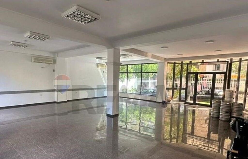 Locale Commerciale in Affitto a Xhamllik  ID: 530281030-1000