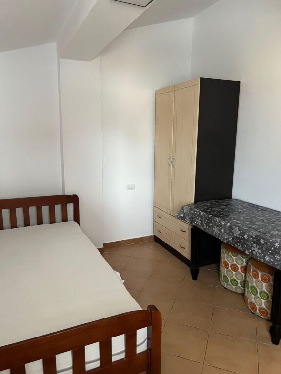🏠 Appartamento 3+1 in affitto 📍 Vicino all'Università Marin Barleti, Selitë💶 55.000 lek/mese