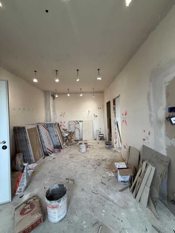 🏘️Shitet Apartament 1+1 📍Rezidenca Henke, perballe Spitalit Amerikan 3🏢Kati i 2 banim 💶Çmimi: 120.000€
