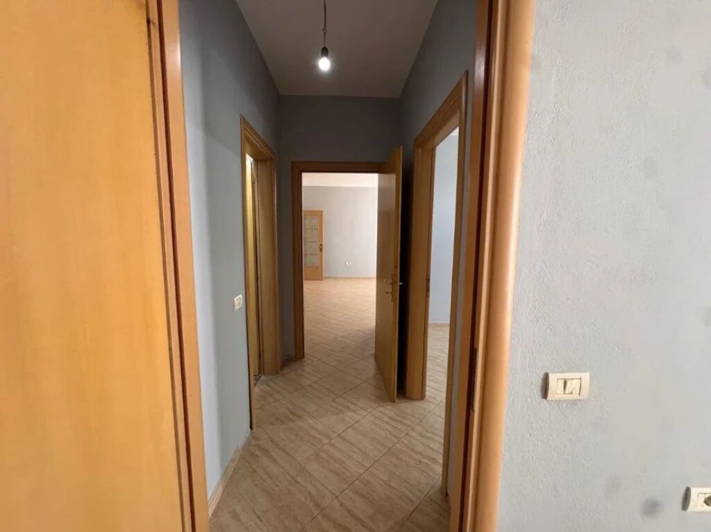 Ufficio in Affitto 2+1 presso Kodra e Diellit (ID BZ2956) Tirana