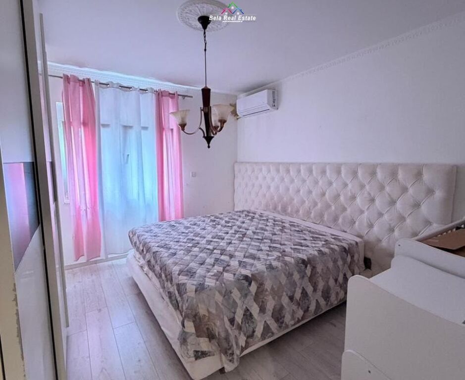 Apartament Ne Shitje 3+1 Tek Komuna e Parisit (ID B130117) Tirane