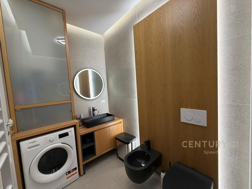 Affittasi appartamento 2+1+2+ posto auto presso "Quartum Residence"!! 1.250 € /Mese