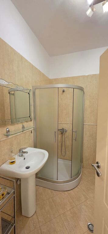 🏠Jepet me qera Apartamenti 2+1+2 📍Kopshti Zologjik , Tirane  📐Siperfaqja 130m2