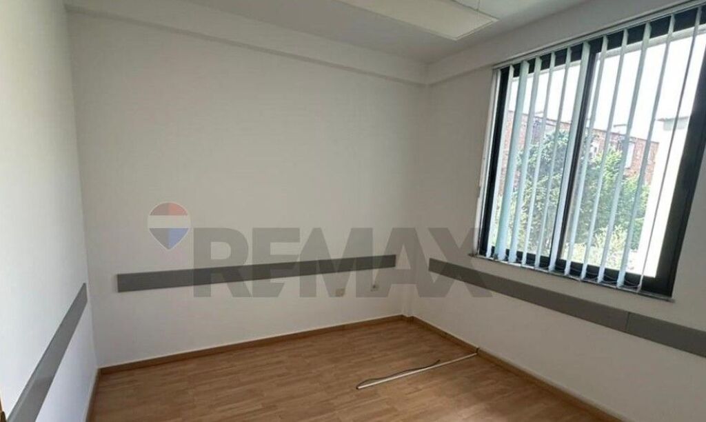 Locale Commerciale in Affitto a Xhamllik  ID: 530281030-1001