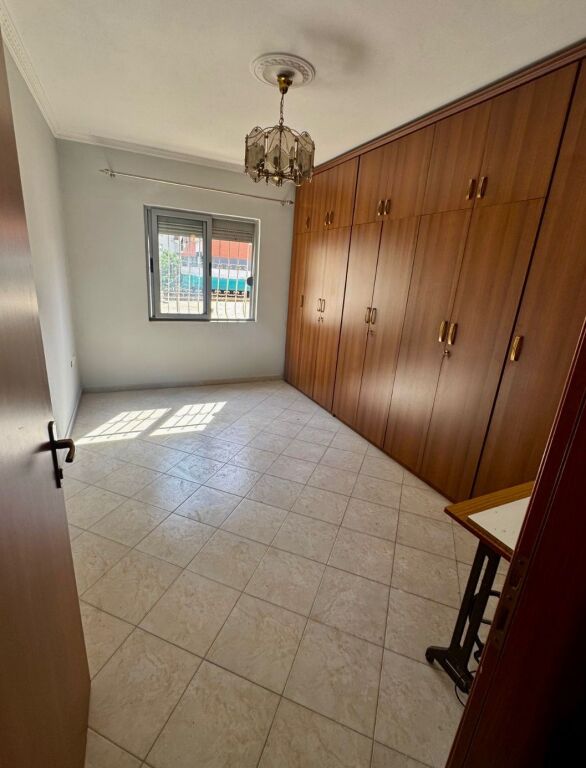 Shitet Apartament 2+1 në Astir, te Dy Palmat