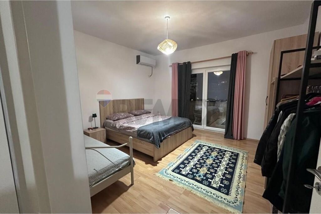 Shitet apartament 1+1 ne Qender!