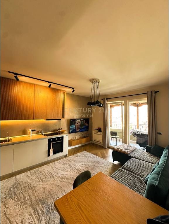 Kompleksi Grand, Tregu Elektrik - Shitet 1+1 59m2 + 10m2 Verande