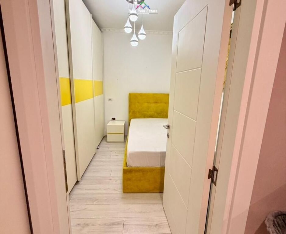 Apartament Ne Shitje 3+1 Tek Komuna e Parisit (ID B130117) Tirane