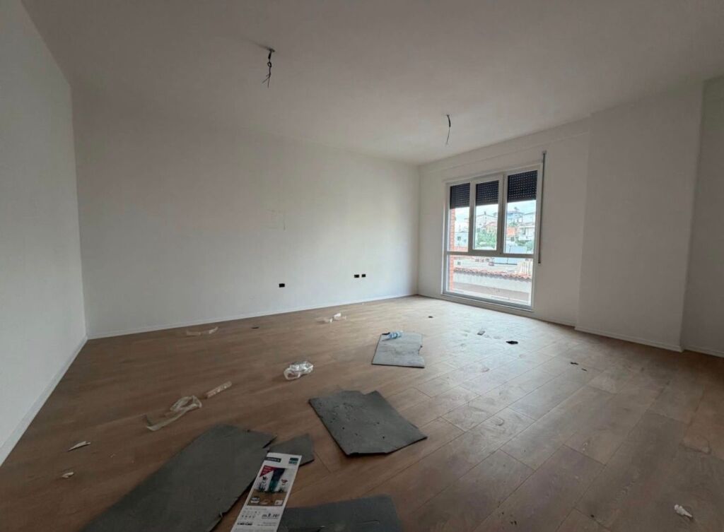 Shitet Apartament 1+1 me Hipotekë ,Paskuqan
