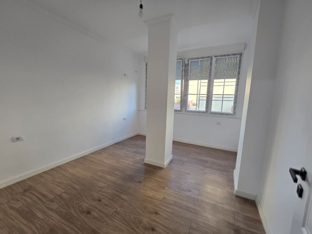 Apartament / Zyre 2+1+Blk me Qira ne Rr e Bogdaneve