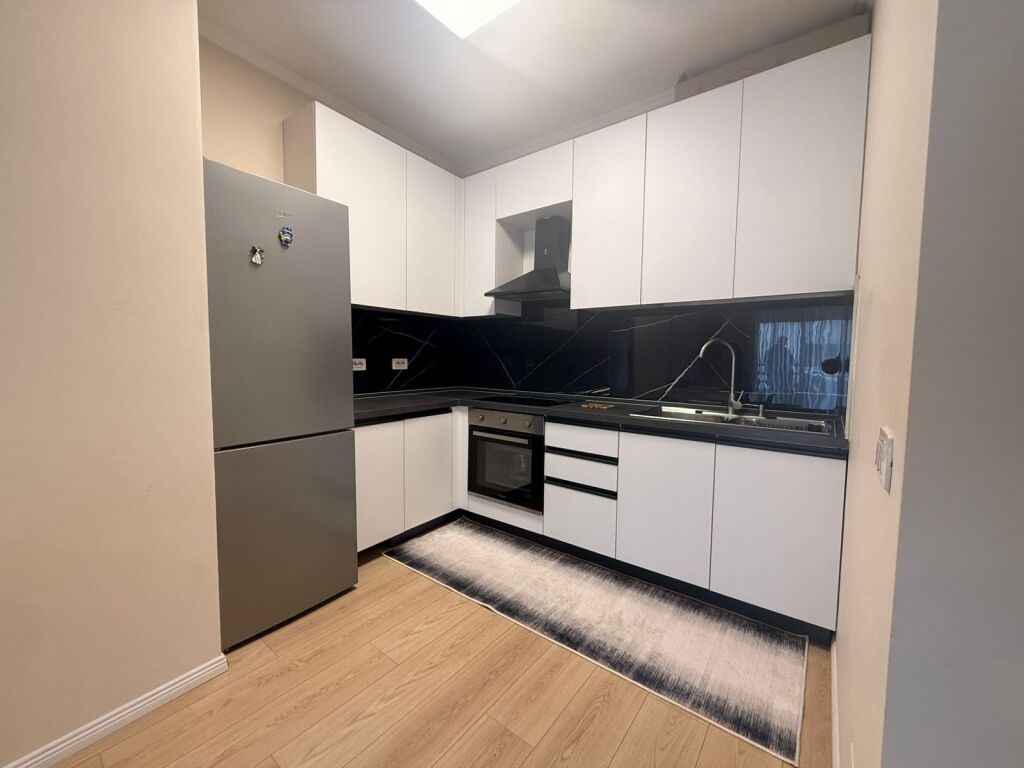 Kompleksi E-88, ne rrugen Dritan Hoxha, apartament 1+1 me qera