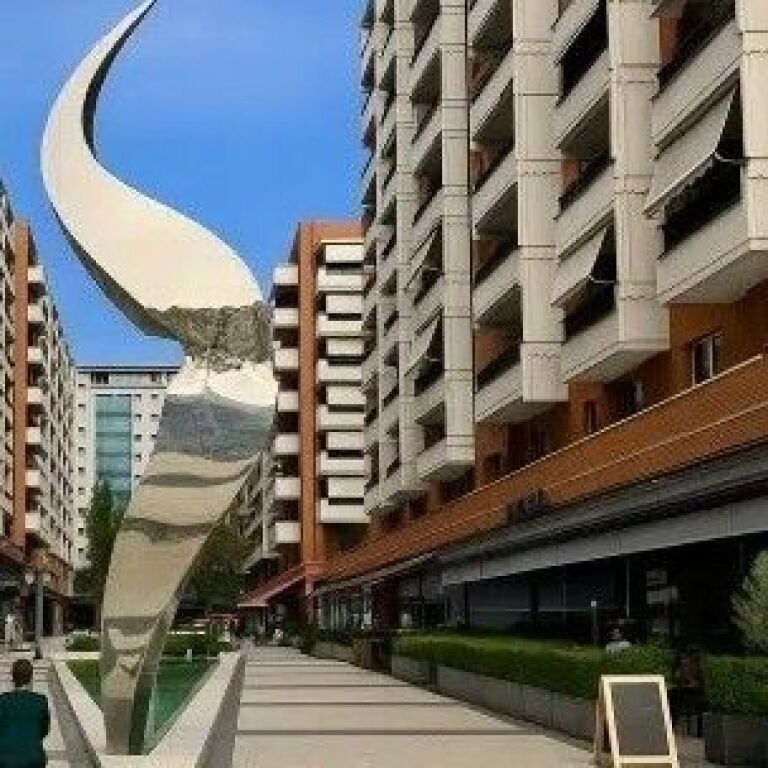 🏢✨ Ufficio Premium 970 m² in Affitto – Complesso Delijorgji ✨🏢