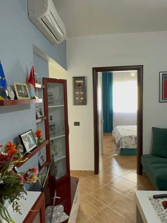 SHITET APARTAMENT 1+1 TEK UJËSJELLËSI , DURRËS