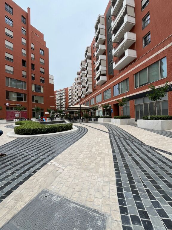 🏢 Negozio in Affitto presso il Complesso Delijorgji