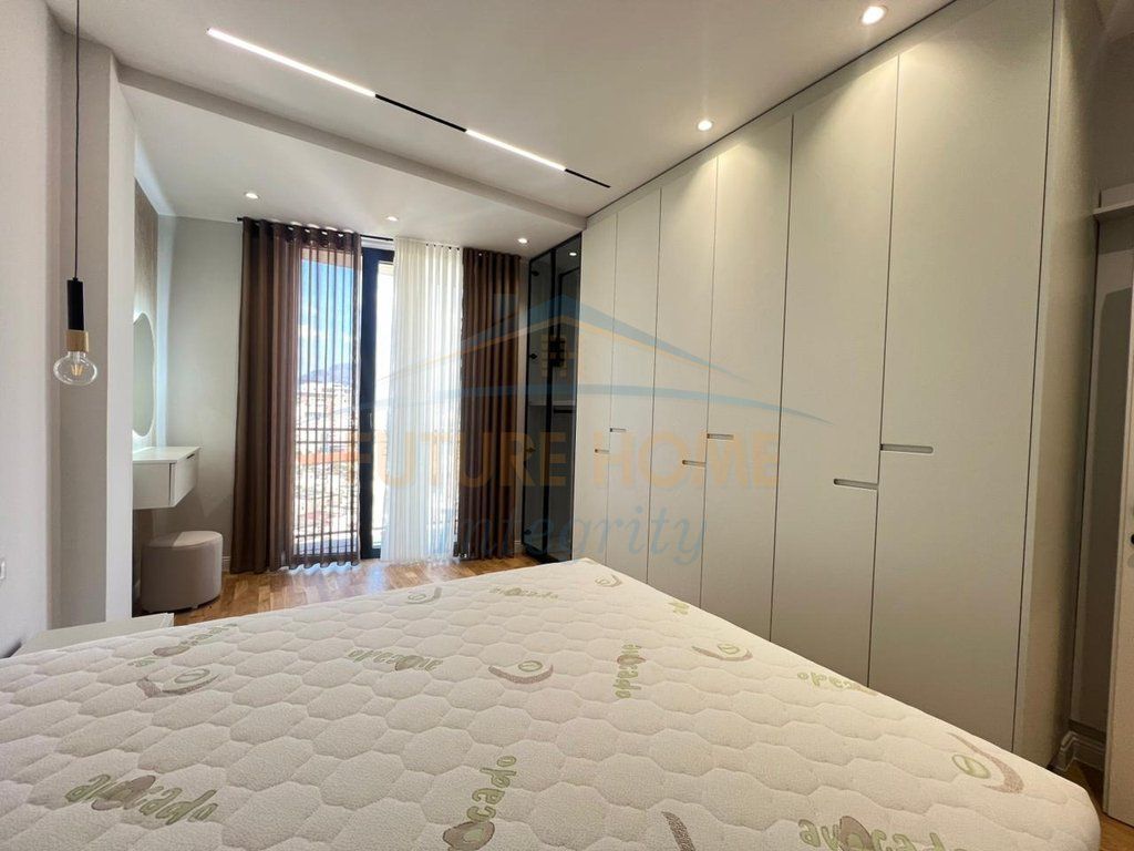 Shitet apartament 2+1 Golden Tower Mine Peza
