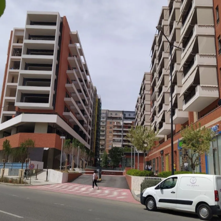 🏢✨ Negozio in Affitto 179 m² – Complesso Delijorgji ✨🏢