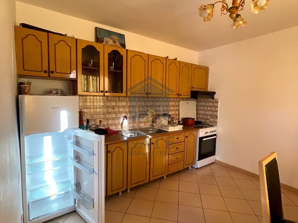 Qira, Kati i 2 i nje Shtepie Private, Pranë Muzeumit, Durrës.
