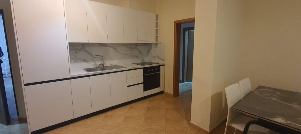 🏡 **Super Appartamento 2+1 in Affitto in Via Kosovarëve**