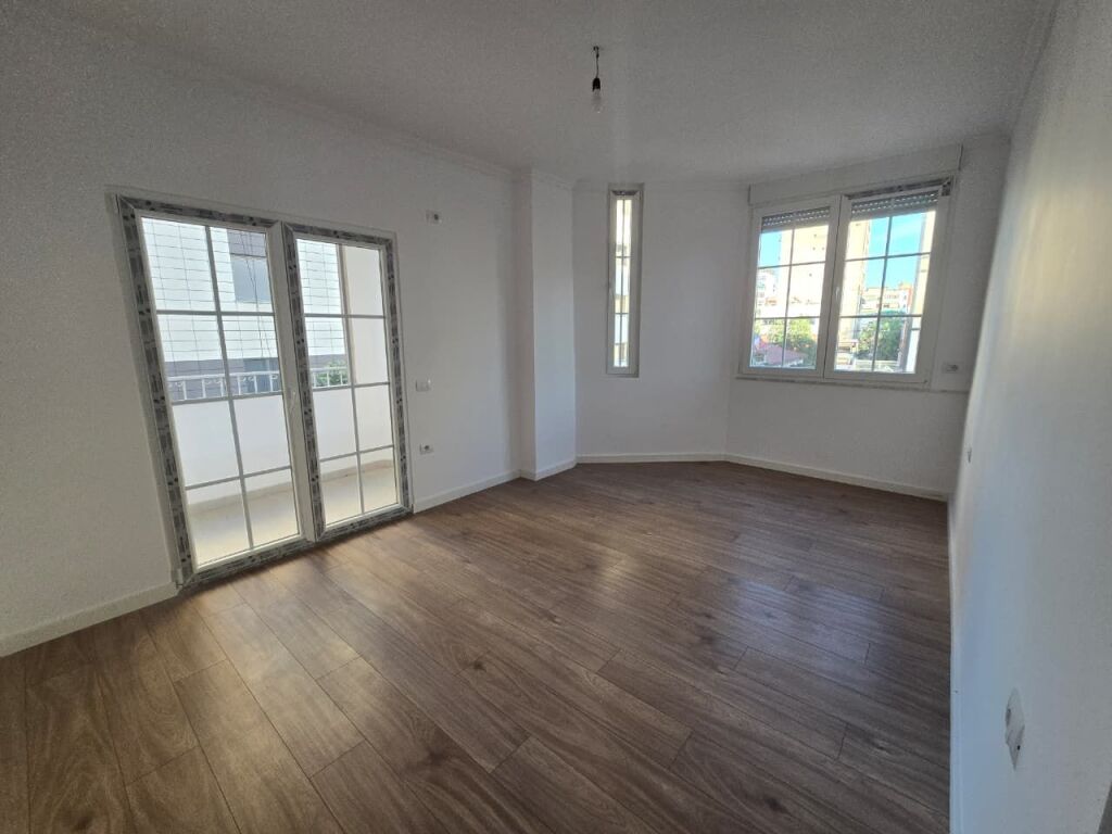 Apartament / Zyre 2+1+Blk me Qira ne Rr e Bogdaneve