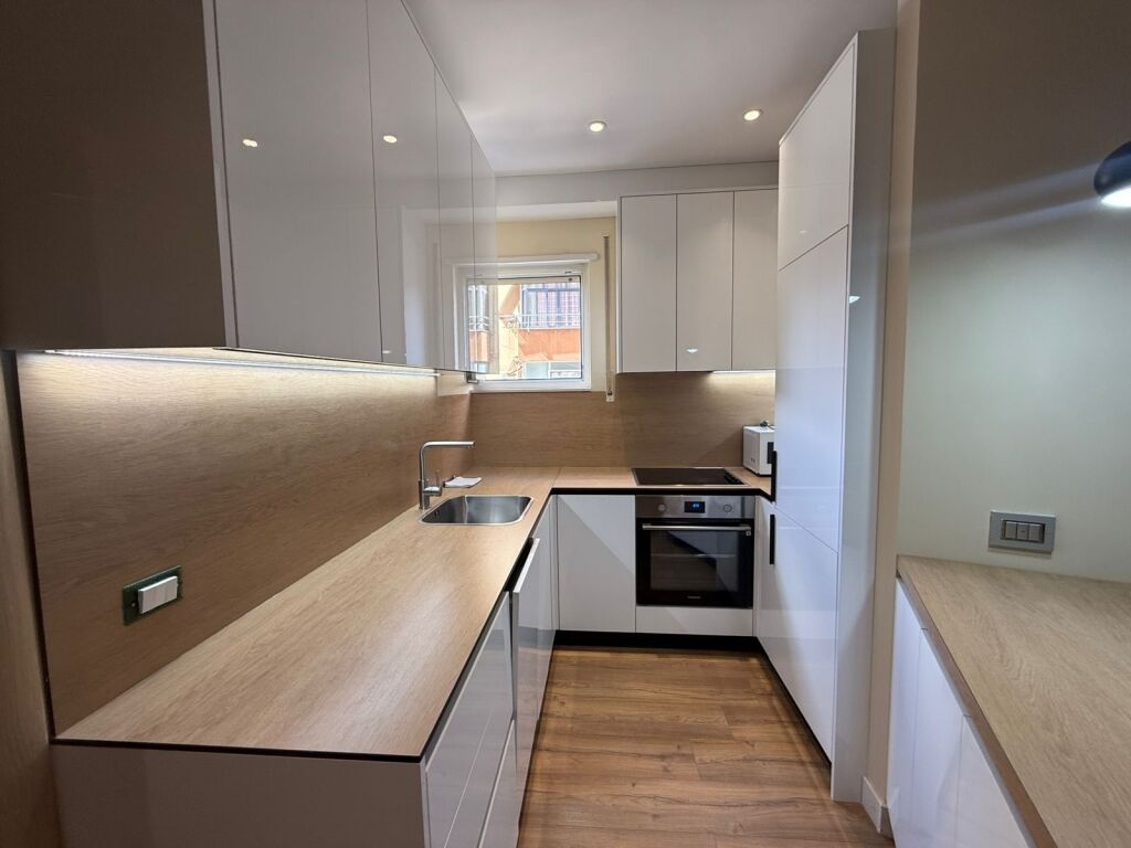 APARTAMENT 1+1 ME QIRA, PRANE PAZARIT TE RI, TIRANE!