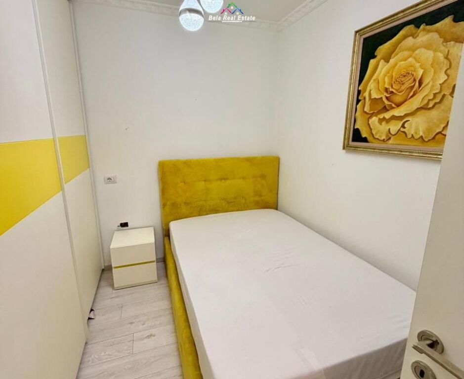Apartament Ne Shitje 3+1 Tek Komuna e Parisit (ID B130117) Tirane