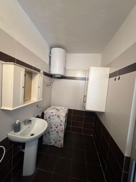 Shitet apartament 2+1 në Astir, te Dy Palmat