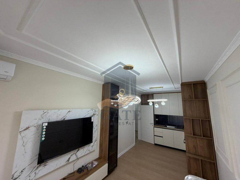 Shitet, Apartament 1+1, Tek Shkëmbi i Kavajës, Pranë Hotel Majestic.