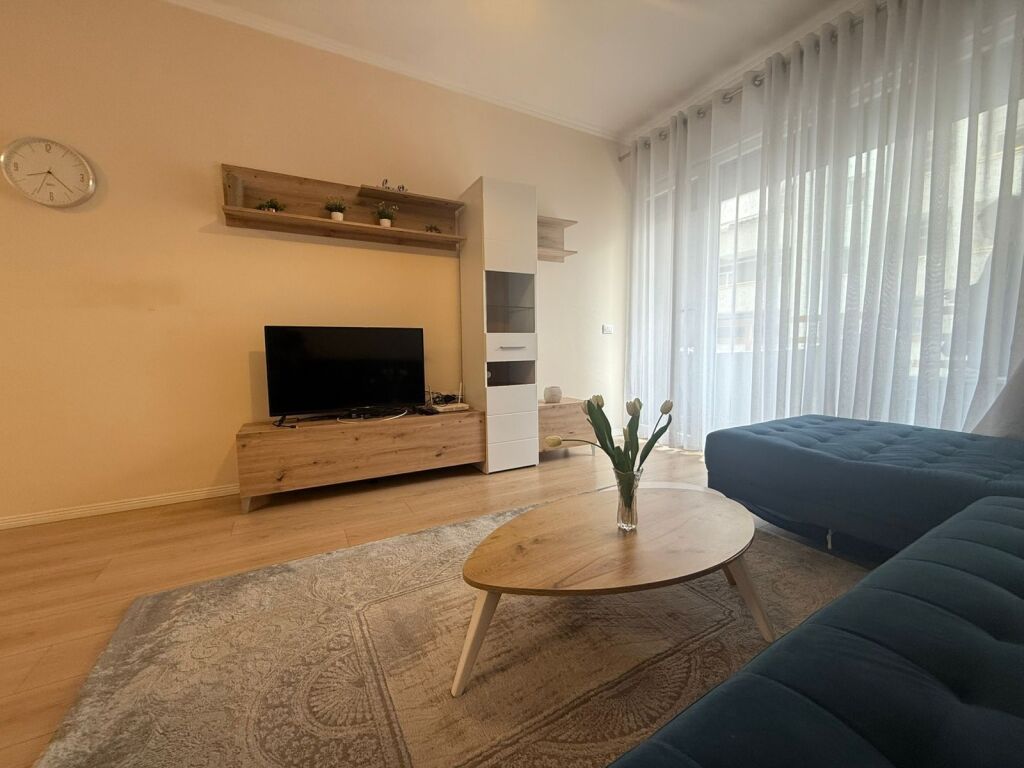 Kompleksi E-88, ne rrugen Dritan Hoxha, apartament 1+1 me qera