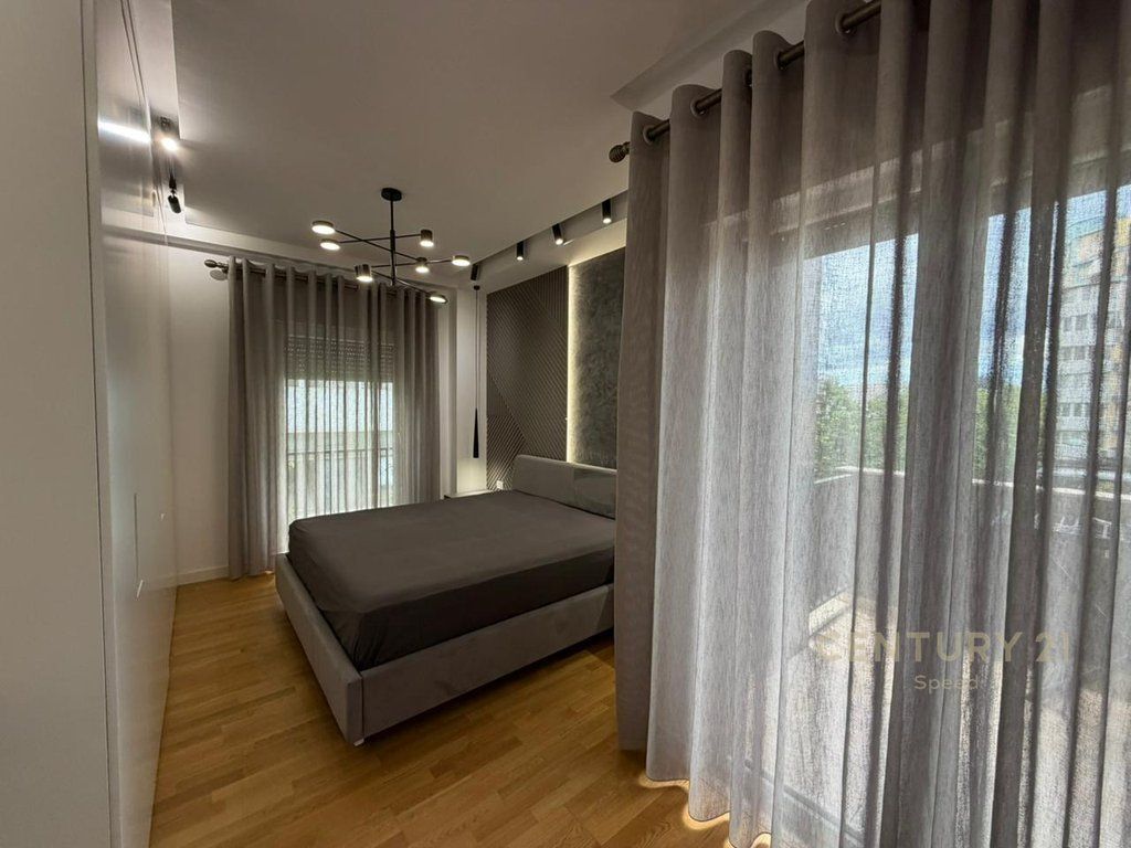 Affittasi appartamento 2+1+2+ posto auto presso "Quartum Residence"!! 1.250 € /Mese