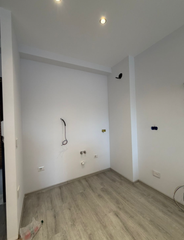 🏡 Shitet Apartament 1+1 i Mobiluar tek Golden Park
