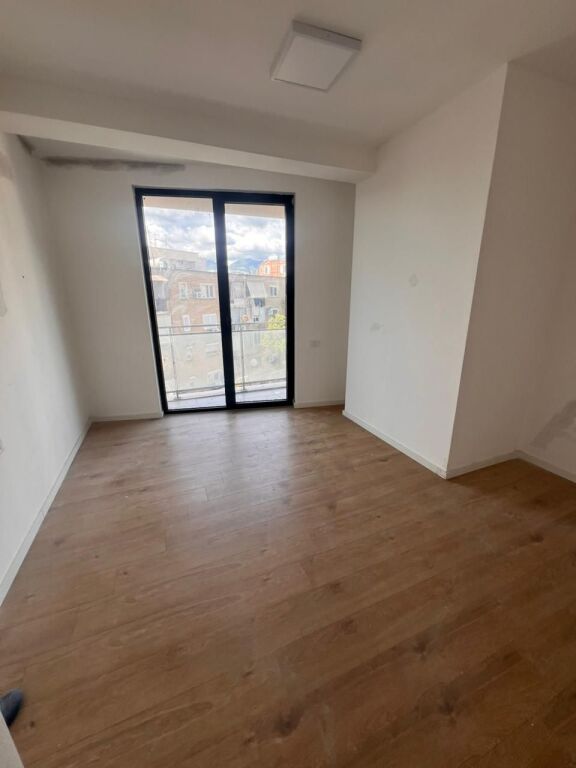 🏢 Locale Commerciale per Ufficio in Affitto 3+1 al Golden Tower – Mine Peza
