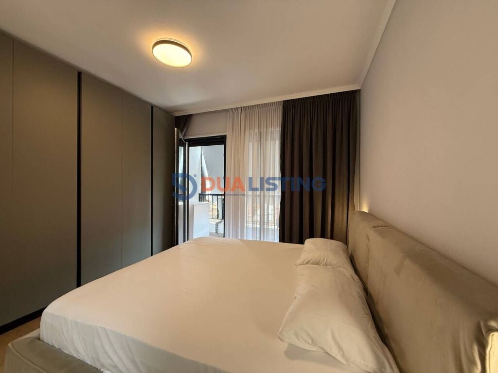 We rent a modern 2+1 apartment on Durrës Street near Hotel Colosseo!
