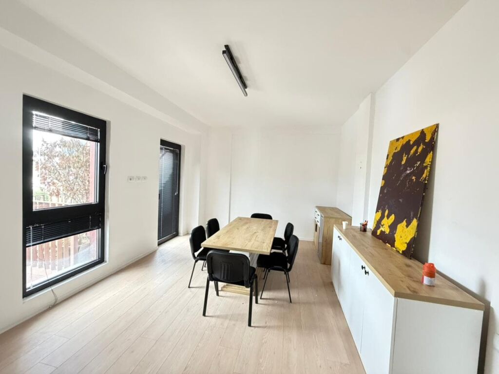 Ufficio in affitto 2+1 presso il Complesso Garden Building (ID BZ2955) Tirana