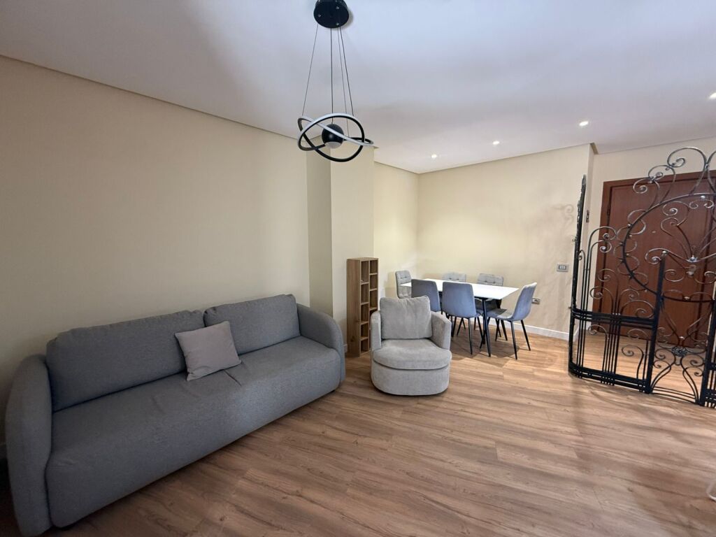 APARTAMENT 1+1 ME QIRA, PRANE PAZARIT TE RI, TIRANE!
