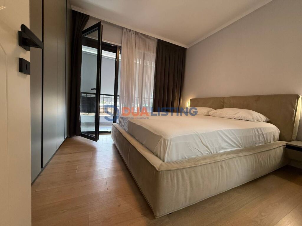 We rent a modern 2+1 apartment on Durrës Street near Hotel Colosseo!