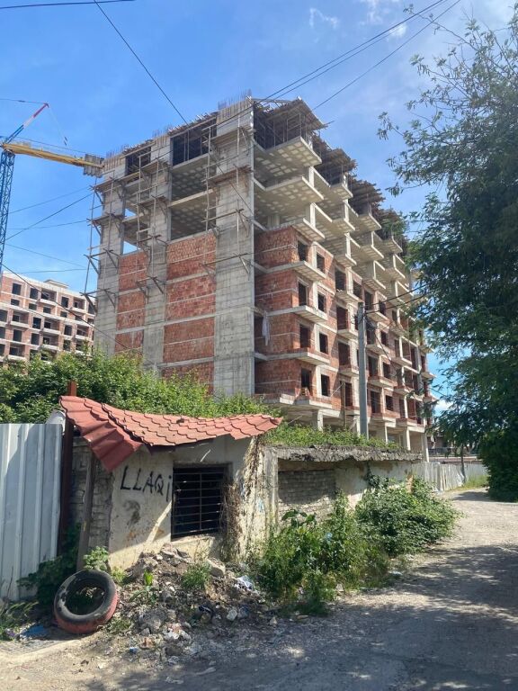 Shitet apartament 1+1 tek Ish Fusha e Aviacionit
