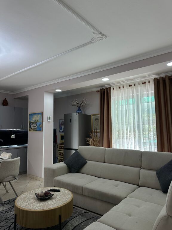 Shesim Apartament 2+1+2 tualete + Verande ne Fresk